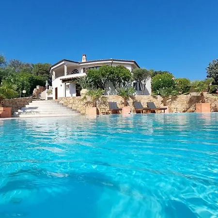 Con Piscina Luna Rossa