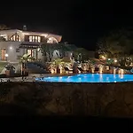 Luna Rossa Con Piscina 빌라