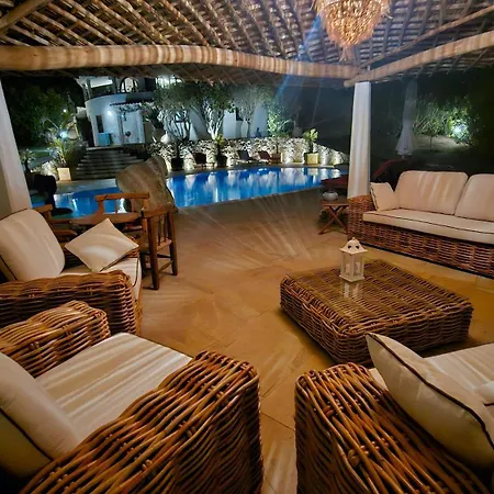 Luna Rossa Con Piscina 빌라 산테오도로