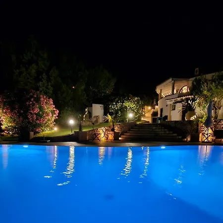 Luna Rossa Con Piscina Villa *