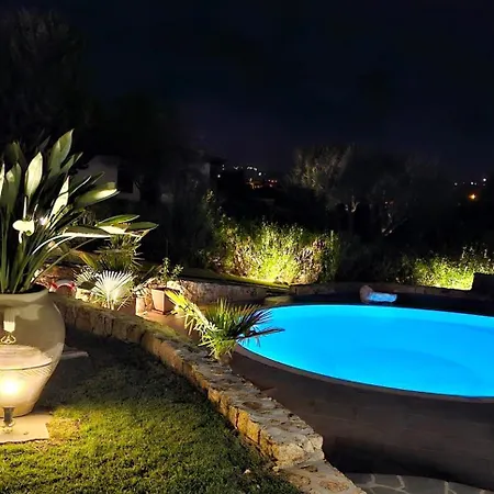 Luna Rossa Con Piscina Villa *