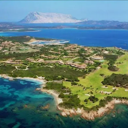 Luna Rossa Con Piscina San Teodoro (Sardinia)